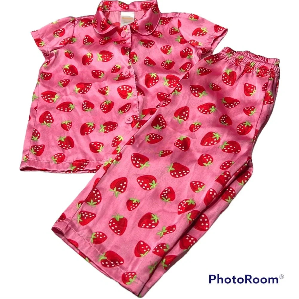 Gymboree girl strawberry 2 piece pajama set size 12-18 Months